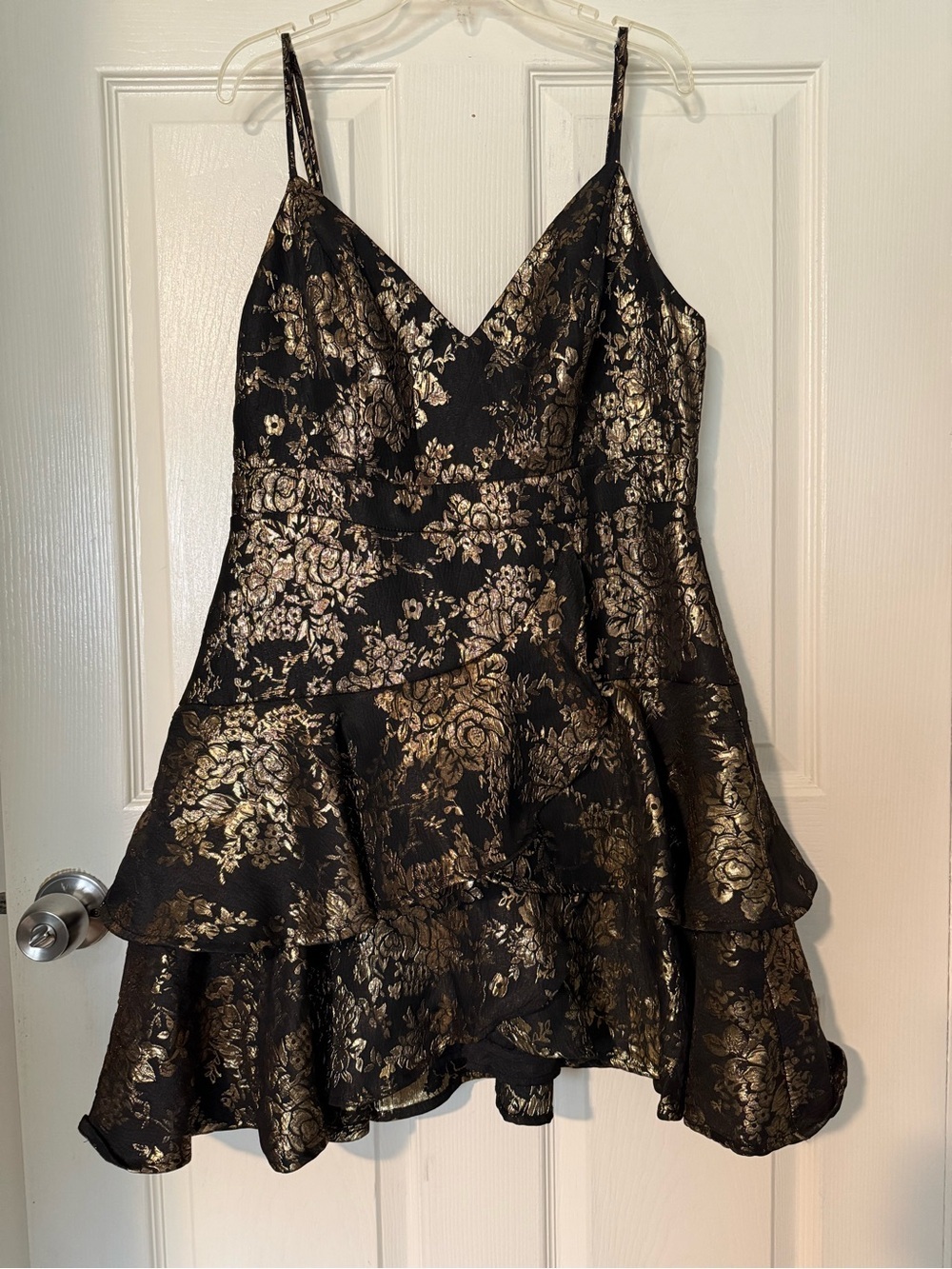 Lulu's Metallic Gold Floral Tiered Mini Dress size L - Picture 4 of 6